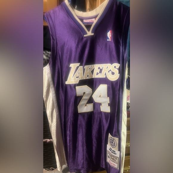 Mitchell & Ness HOF #24 Kobe Bryant Los Angeles Lakers 1996-2016 - Picture 2 of 6